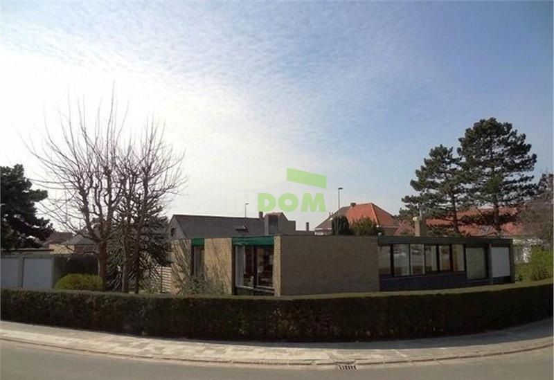 Espaçosa villa 4+1 com terraço ensolarado em Bruges