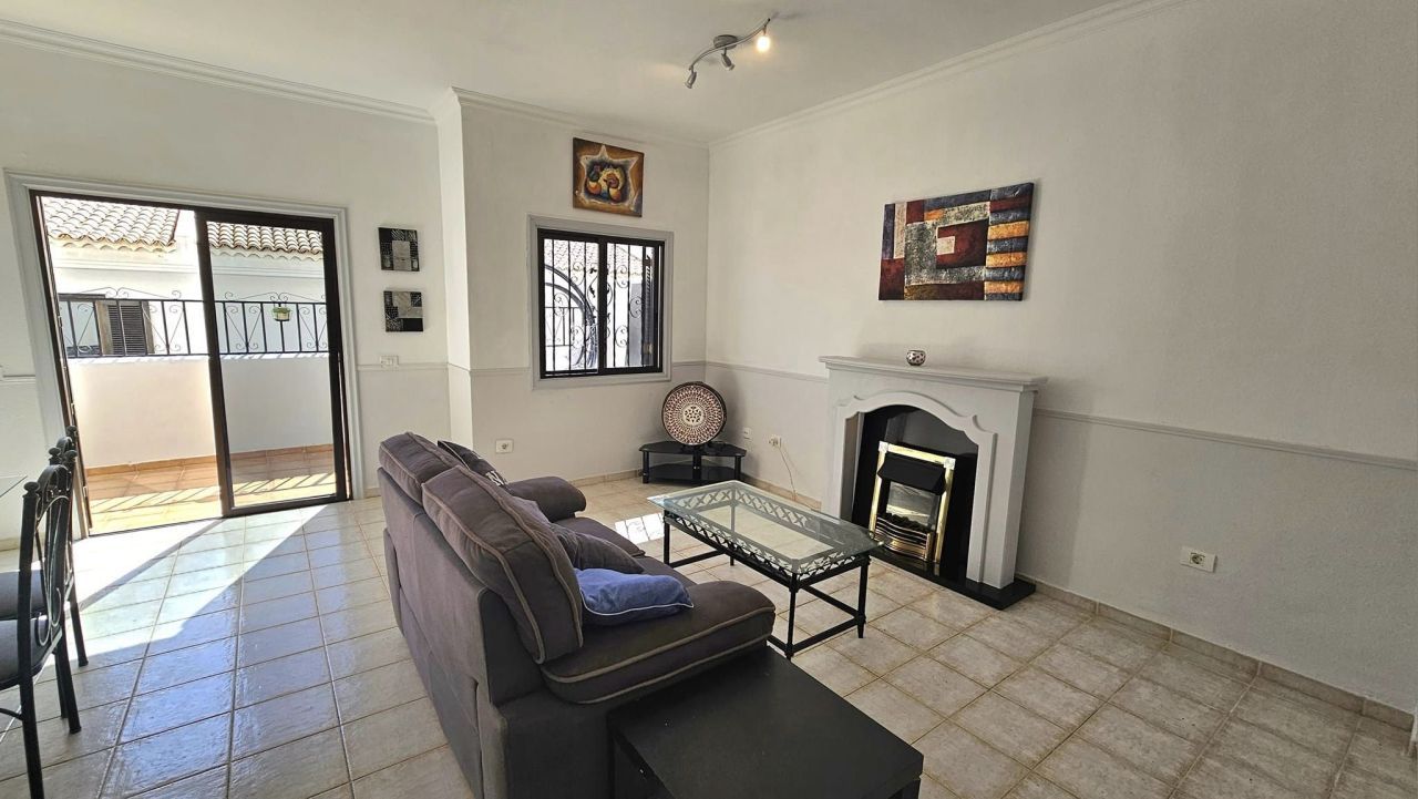 Spacious 3+1 townhouse with mountain views in Tenerife