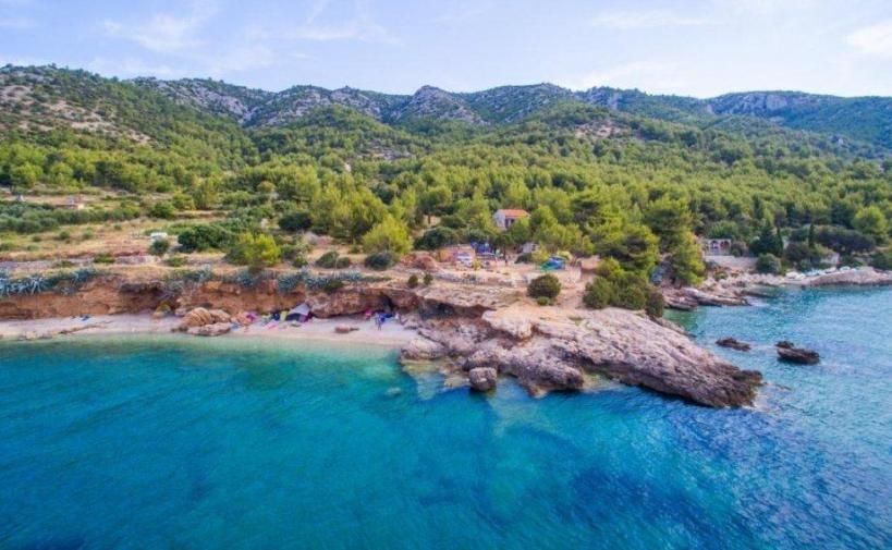 Landwirtschaftliches Grundstück in erster Meereslinie auf der Insel Hvar, Kroatien