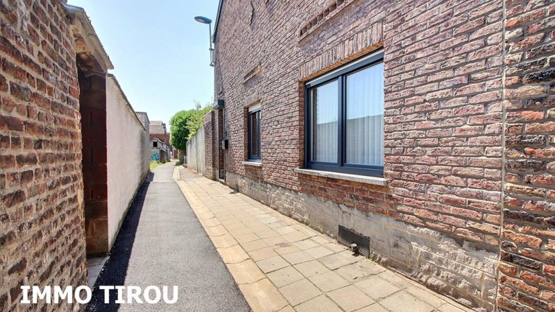 Casa renovada 3+1 em Charleroi, Bélgica