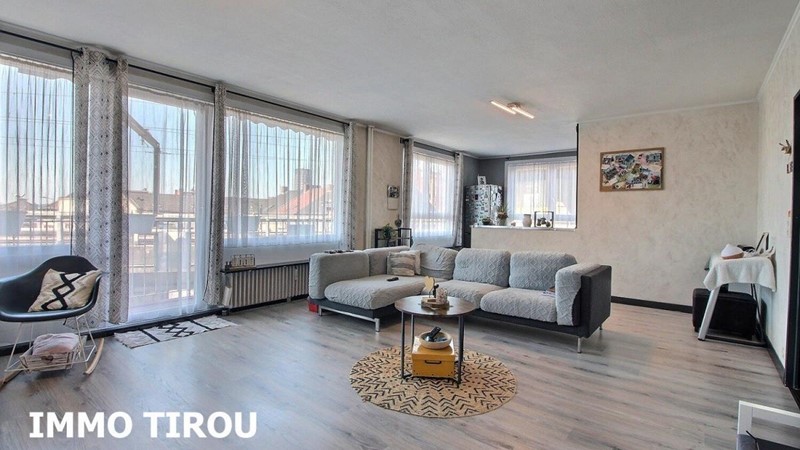 Apartamento arejado 3+1 em Charleroi, Bélgica