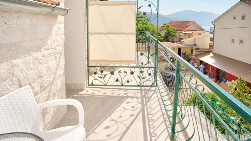 Serene duplex 1+1 in Baošići, Montenegro